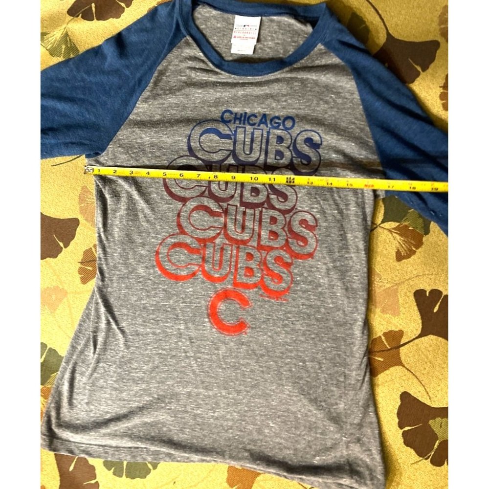 2011 Chicago Cubs 3/4 Sleeve Gray and Blue T-shirt Graphic Print Genuine Merch - Picture 5 of 8
